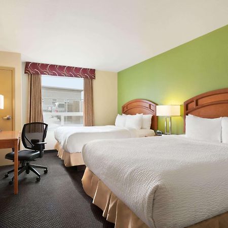 Days Inn & Suites By Wyndham Thompson Buitenkant foto