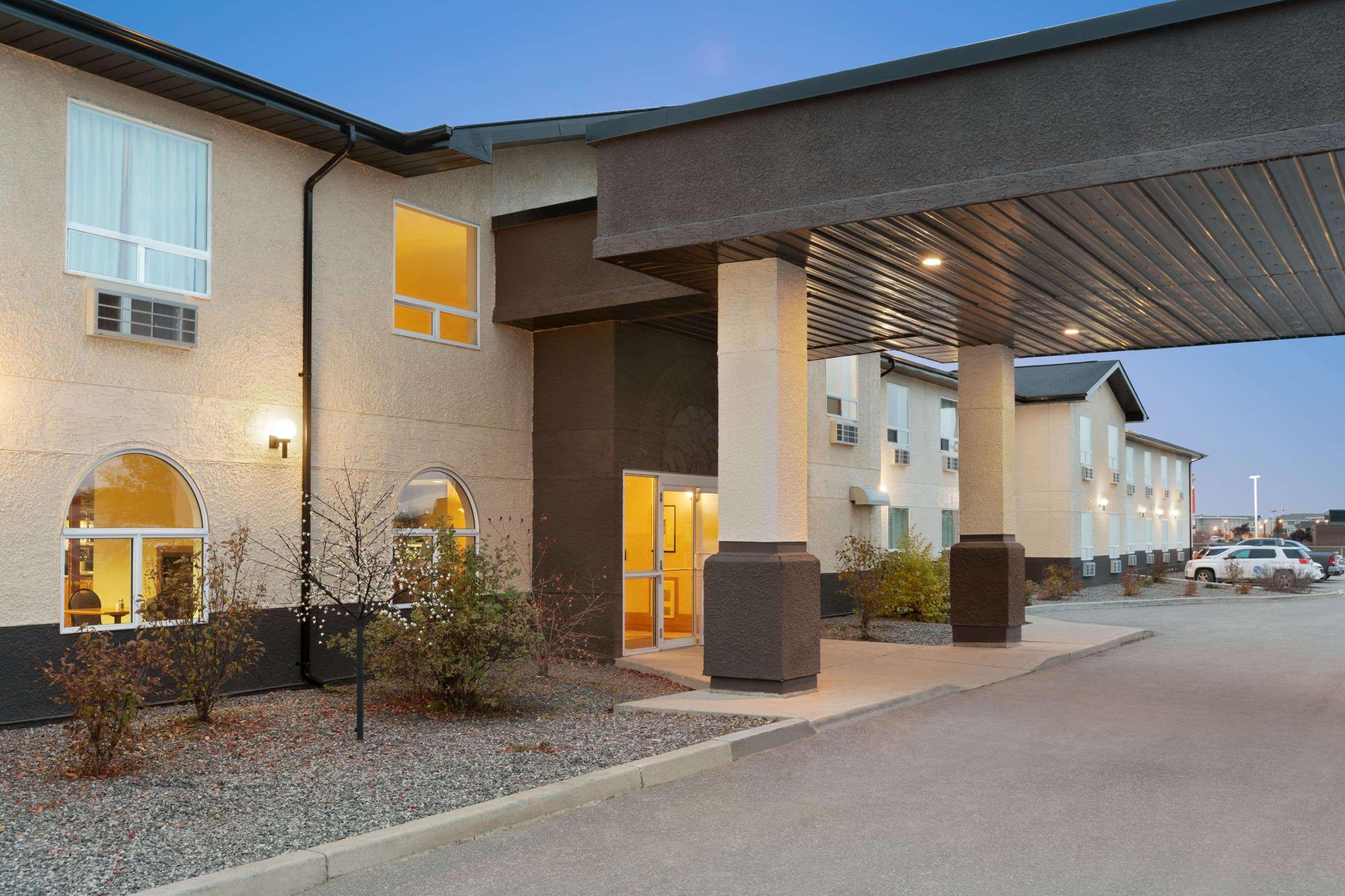 Days Inn & Suites By Wyndham Thompson Buitenkant foto