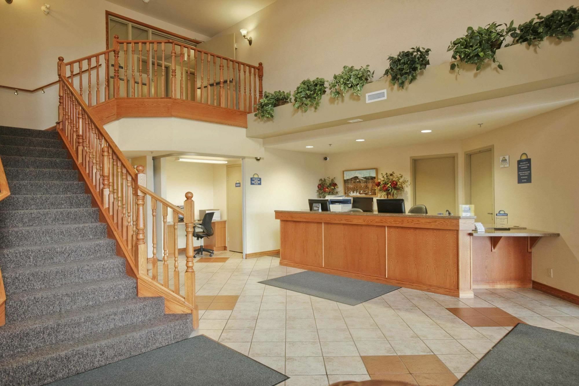 Days Inn & Suites By Wyndham Thompson Buitenkant foto