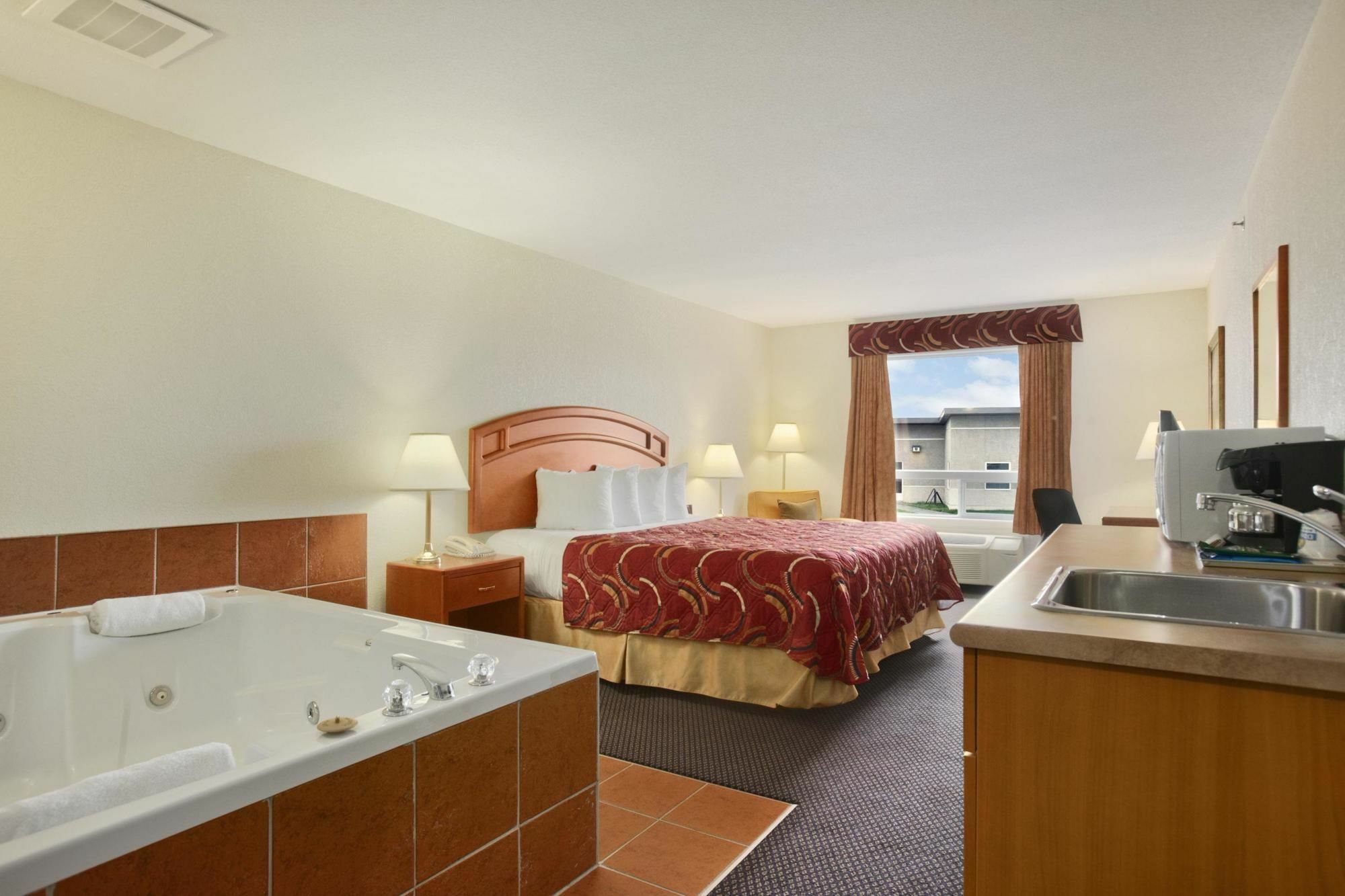 Days Inn & Suites By Wyndham Thompson Buitenkant foto